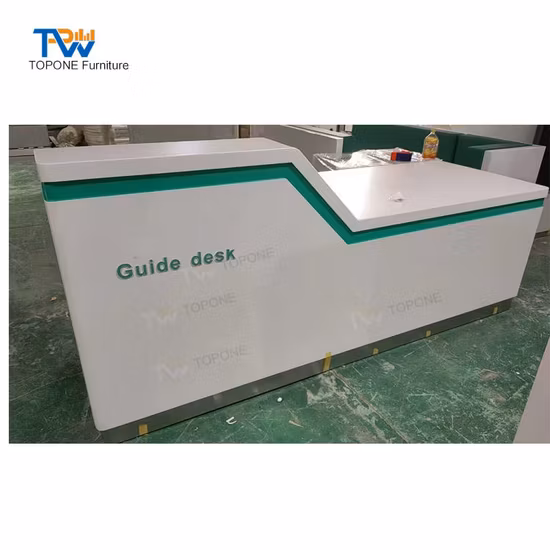 Bicicleta ergométrica com pedal médico triangular sob a mini bicicleta ergométrica de mesa